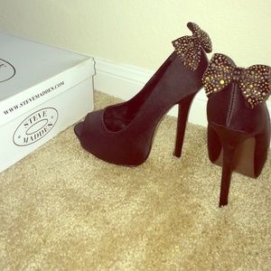Steve Madden Black Peep Toe Pumps w/ bows
