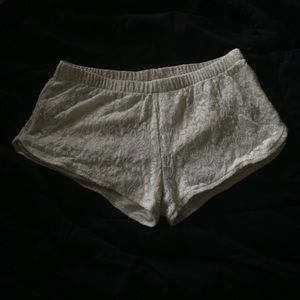 White lace shorts PacSun black poppy medium