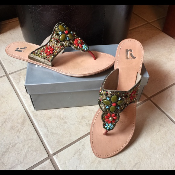 Report Sandals