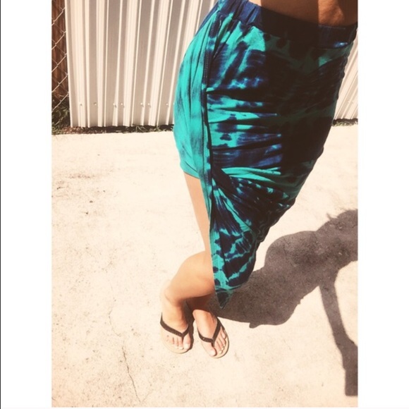 Dresses & Skirts - 1HRSALE💚 Teal Tie-Dye Asymmetrical Skirt 💙