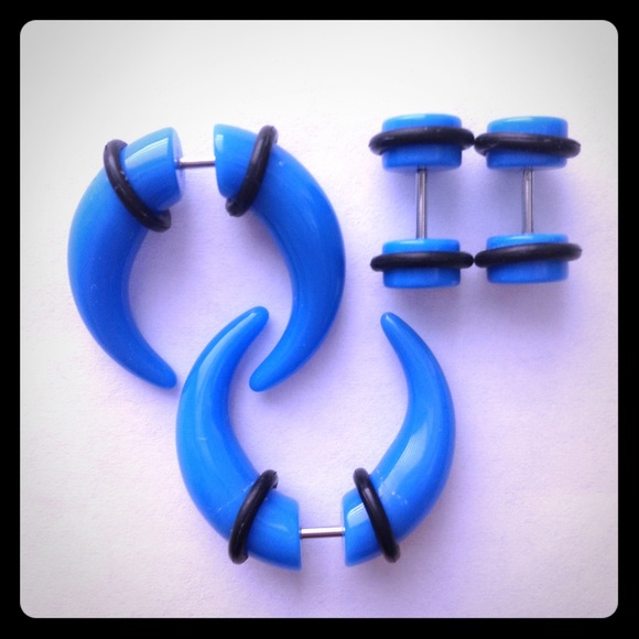 Hot Topic Jewelry - Blue Fake Pincer and Plug set
