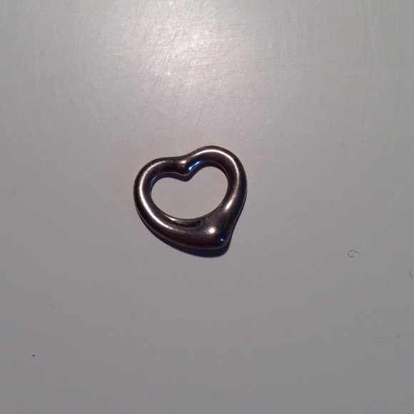 🚫🚫 SOLD 🚫🚫 AUTHENTIC Tiffany heart pendant