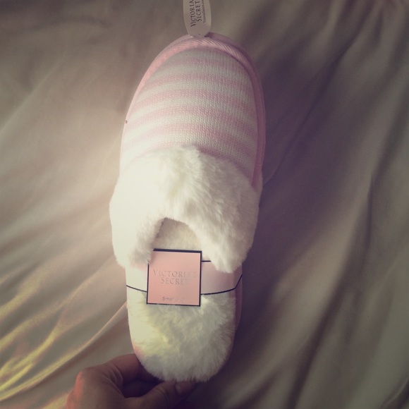 Victoria Secret VS pink and white slippers