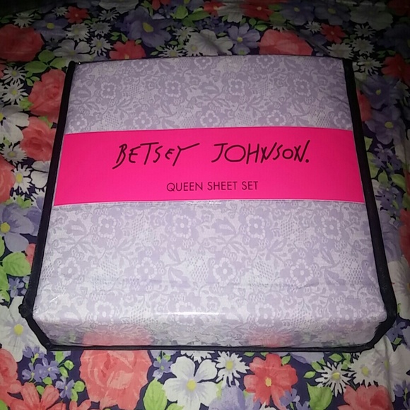 reduced!! Brand new queen sheet set reserved