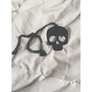 Black skull necklace