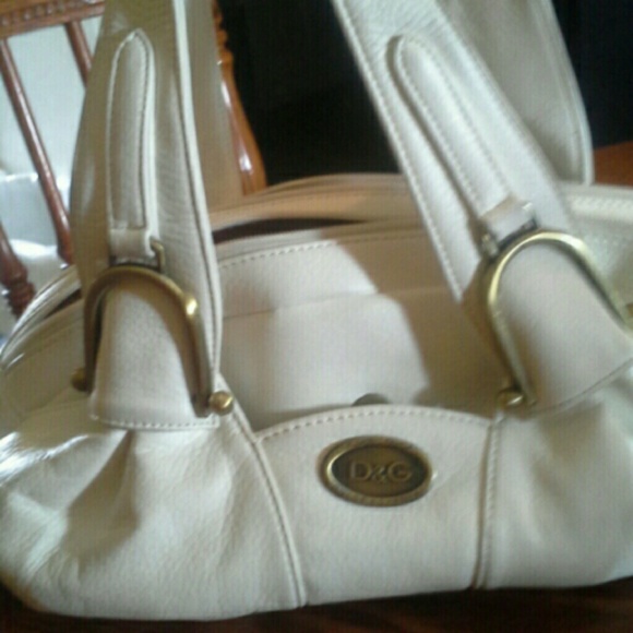 I'm Still LOOKING for: (D&G WHITE HOBO PURSE) - Picture 2 of 4