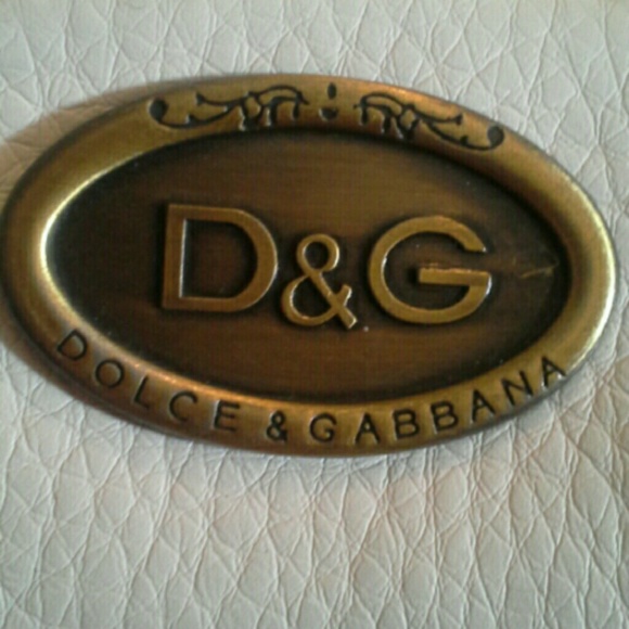 I'm Still LOOKING for: (D&G WHITE HOBO PURSE) - Picture 4 of 4