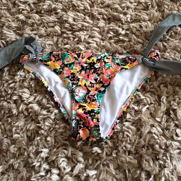 Roxy swim bottom
