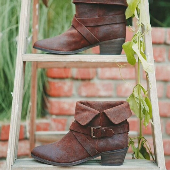 ➕sold➕New with box joie leather booties - Picture 3 of 4