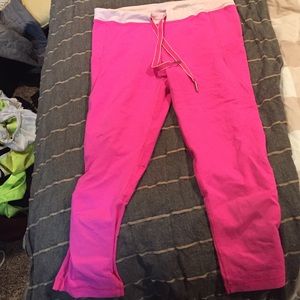Lulu lemon hot pink capris