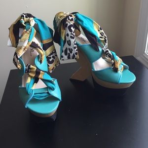 Rose flower sandals sz 9.