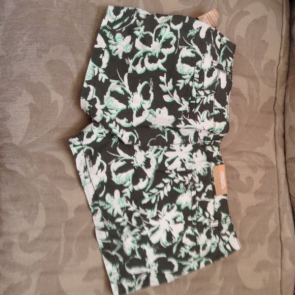 Pattern Shorts - Picture 2 of 2