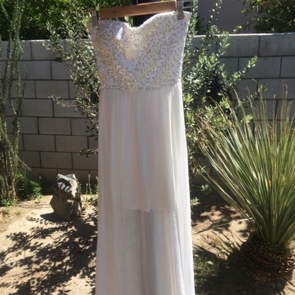$6+$4 ship! white sweetheart strapless dress