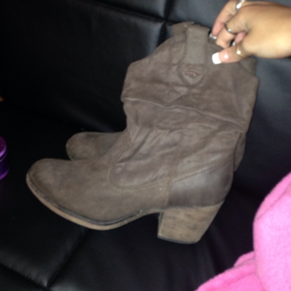 I don't wear cowgirl boots
