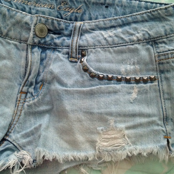 ❌SOLD❌ AE distressed denim shorts - Picture 2 of 4
