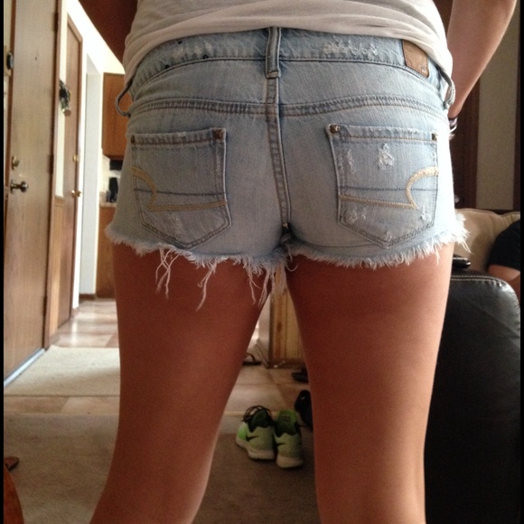 ❌SOLD❌ AE distressed denim shorts - Picture 4 of 4