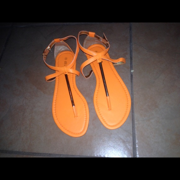 Delia's sandals - Picture 2 of 3