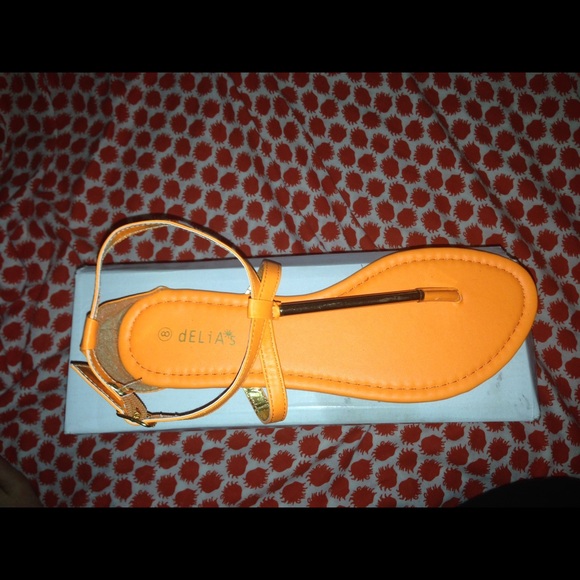 Delia's sandals - Picture 3 of 3