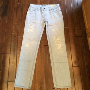 Roxy "Gold Coast Skinny Fit" distressed jeans