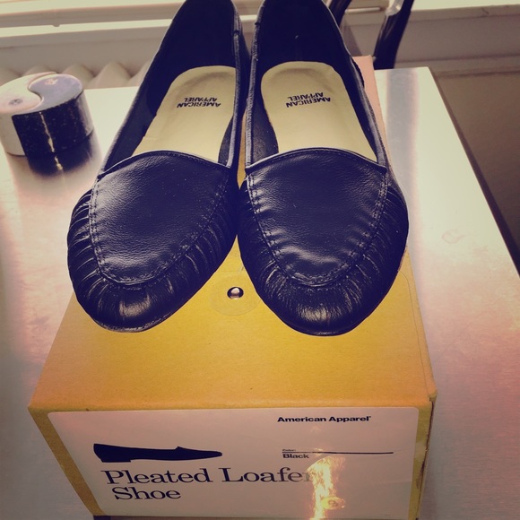 AMERICAN APPAREL PLEATED LOAFERS SIZE 9