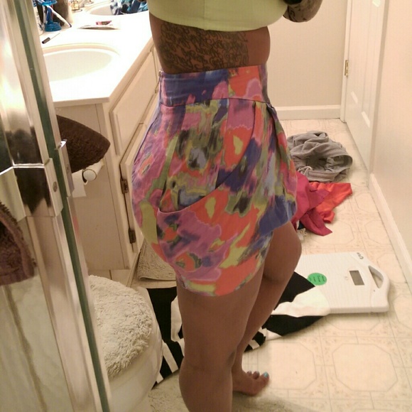 ?? Spring Skirt ?? - Picture 2 of 2