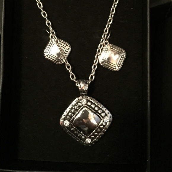 Necklace and earring set