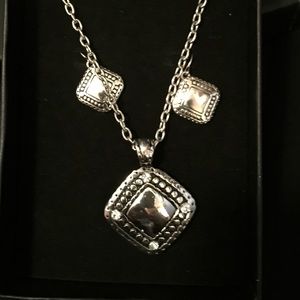 Necklace and earring set