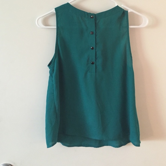 LUSH Crop Top - Picture 2 of 4