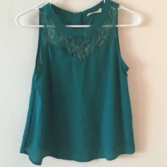 LUSH Crop Top - Picture 3 of 4