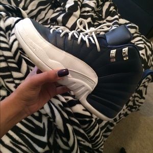 Jordan obsidian 12s