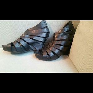Black Stacked Wedges