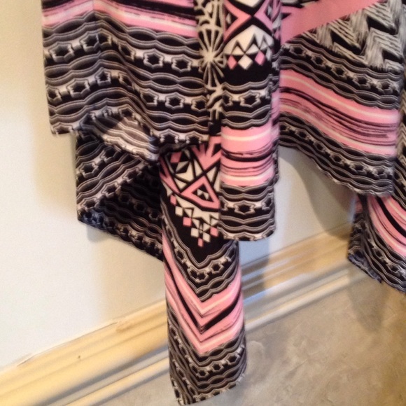 SOLD IN 1/2 off BUNDLEPretty handkerchief skirt - Picture 2 of 4
