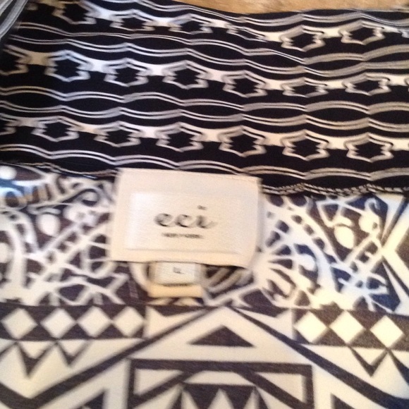SOLD IN 1/2 off BUNDLEPretty handkerchief skirt - Picture 4 of 4