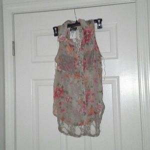 Sleevless shirt with lace...