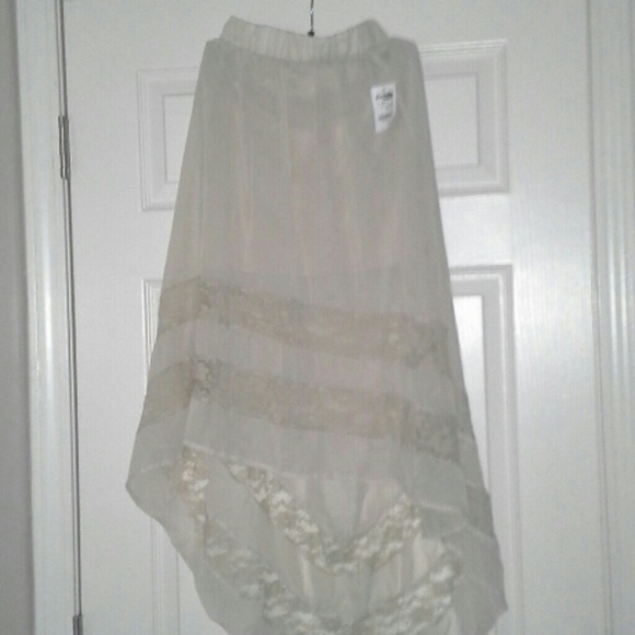 Lace skirt