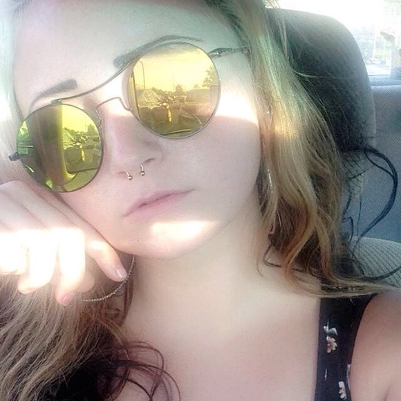 MEET YOUR BUYER/SELLER 😊 - Picture 2 of 3