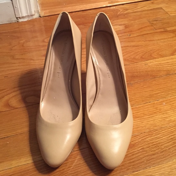Banana Republic beige heels