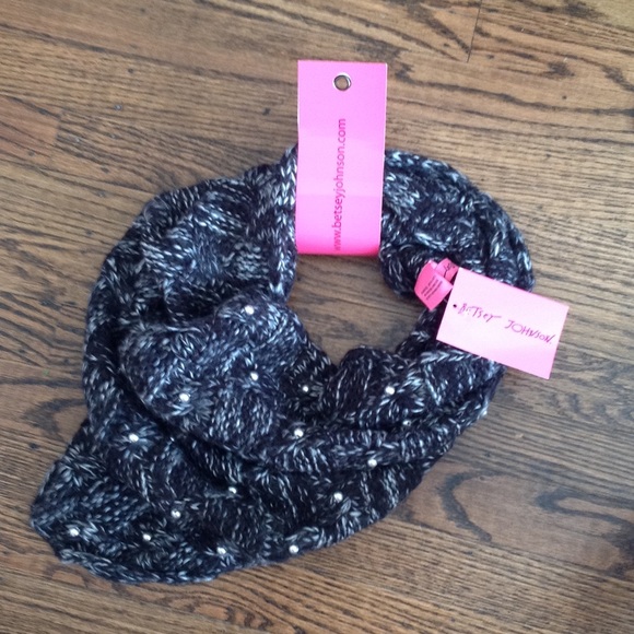 Betsy Johnson Infinity Scarf - Picture 1 of 3
