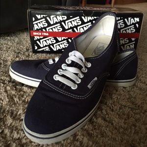 💥ON SALE!! 💥 Women's thin sole, navy blue Vans!