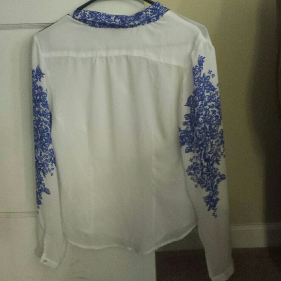 Top - Picture 2 of 2