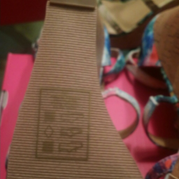 Beautiful sandals - Picture 4 of 4