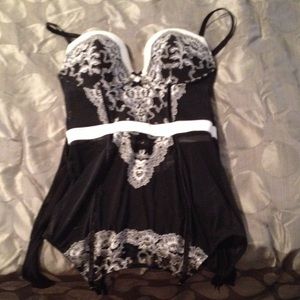 Nwt VS lingerie. 40 on Mer. Cari. 😀