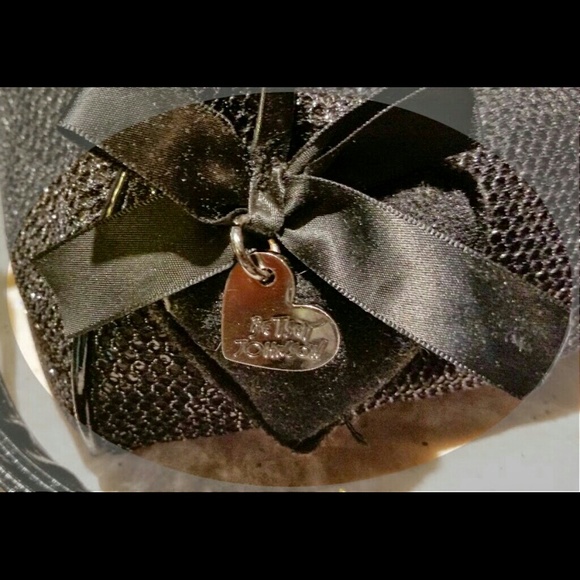 Betsey Johnson Black & Silver Bag Zipper Closure Silver Logo - Picture 2 of 6