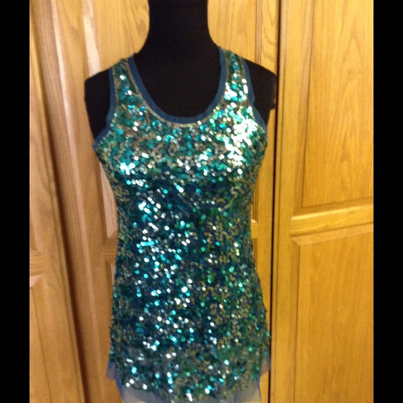 Wild cat Tops - REPOSH NEW LISTING great holiday top🎉