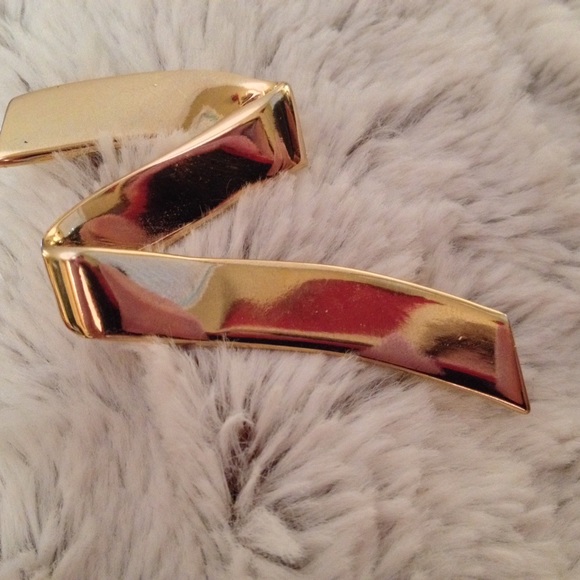Goldtone Ribbon Pin - Picture 2 of 2