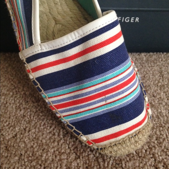 ❌SOLD❌Tommy Hilfiger Heyda Flats - Picture 2 of 4
