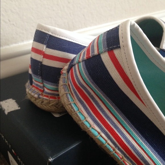 ❌SOLD❌Tommy Hilfiger Heyda Flats - Picture 3 of 4