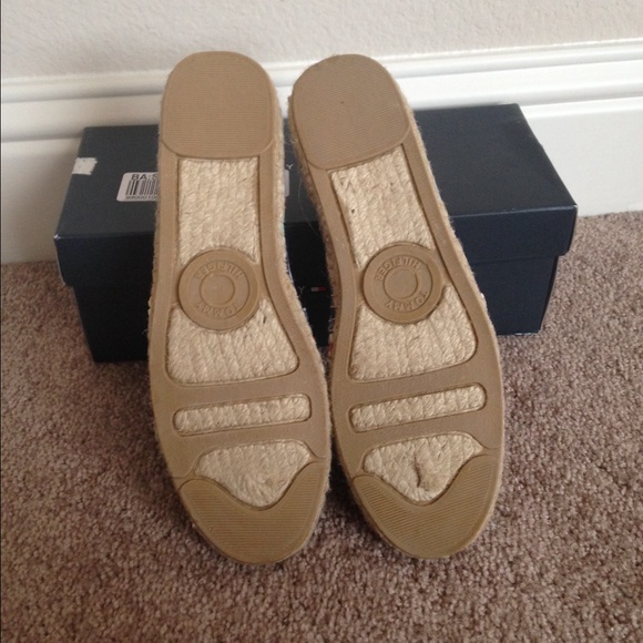 ❌SOLD❌Tommy Hilfiger Heyda Flats - Picture 4 of 4