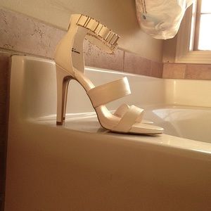 White sandal pumps (sold)