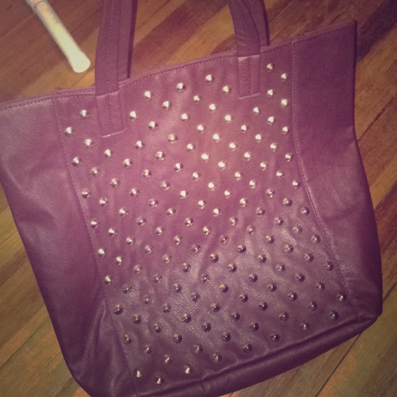 Burgundy handbag with studs
